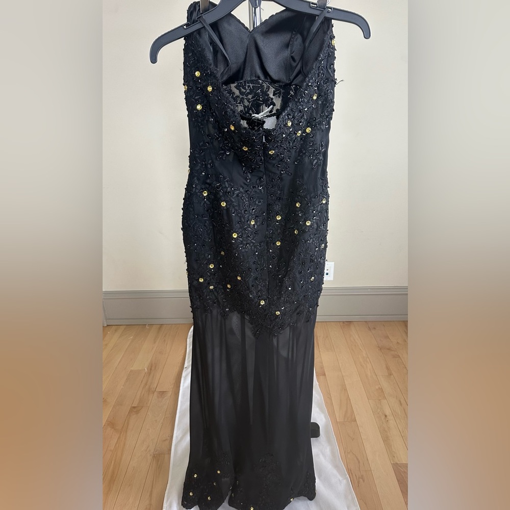 Never been worn. No tag.